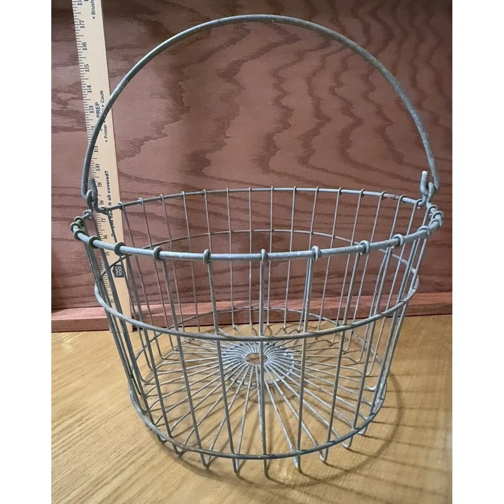 Vintage Farm Egg Basket‎ Metal w/ Handle Large 9